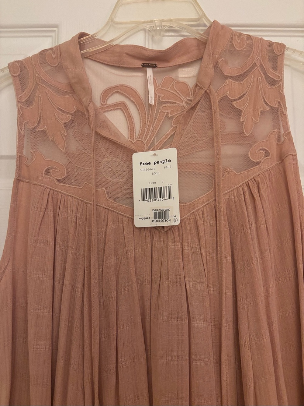 NWT- FREE PEOPLE-Sleeveless Rose Scalloped Lace Women's Top - Picture 4 of 4